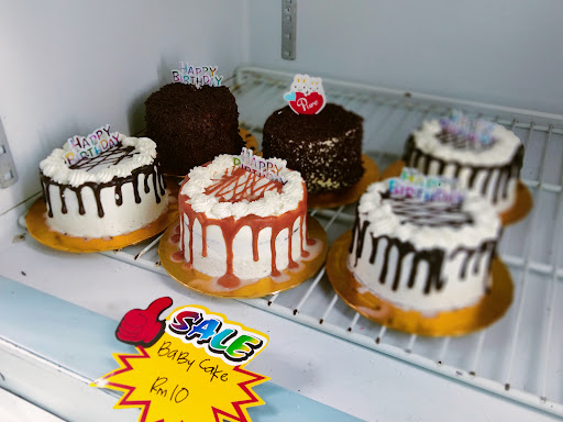 KEDAI KEK ROTI DAN DONUT (izah pastrys house)