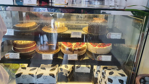 Kula Cakes