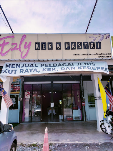 Ezly Kek & Pastri