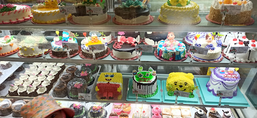 APPLE CAKE HOUSE 2
