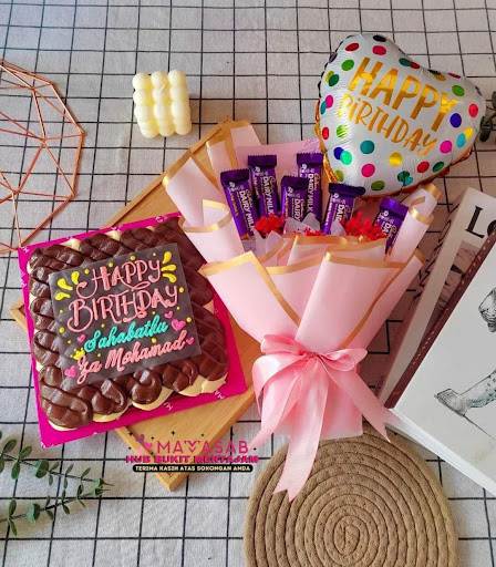 SURPRISE DELIVERY BOUQUET COKLAT AND CAKE YONG PENG