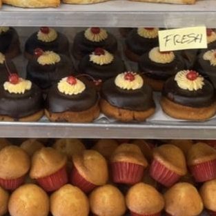 la luna cakes breads