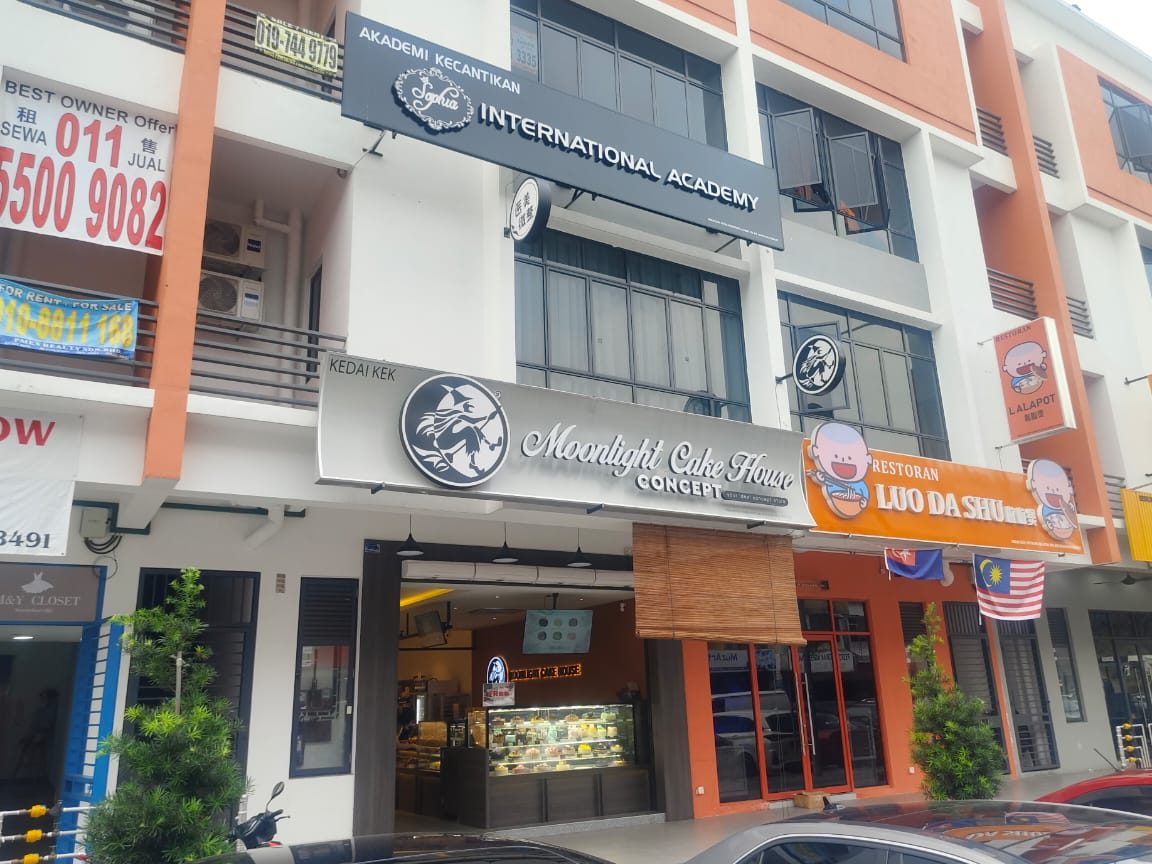 moonlight cake house permas jaya
